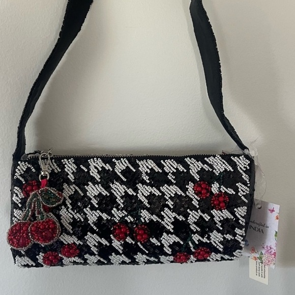 NWT π€π VIRAL HANDCRAFTED IN INDIA Cherry Chevron Beaded Bag - Picture 8 of 9